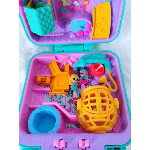 Shopkins Lil Secrets pretty paws pet salon locket lil gems & extra person toy - Picture 3 of 8